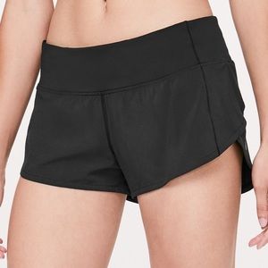 Lululemon size 4 speed short with liner